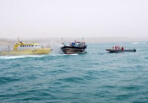 شناور غیرمجاز صید ترال در دیلم توقیف شد